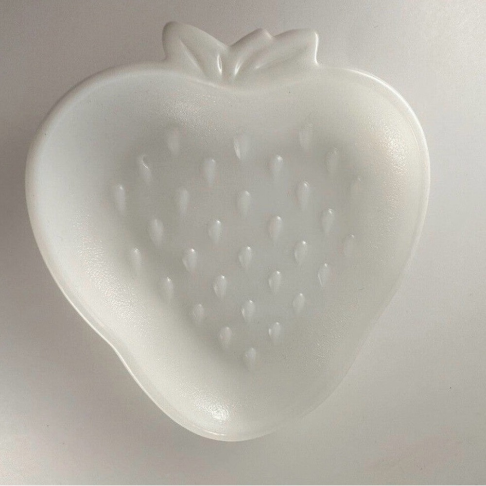 White Strawberry-Shaped Dish